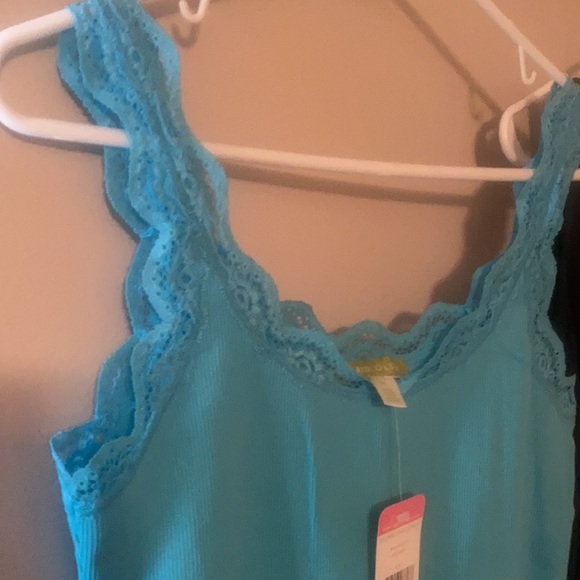 Tank tops. Great quality - Picture 2 of 2